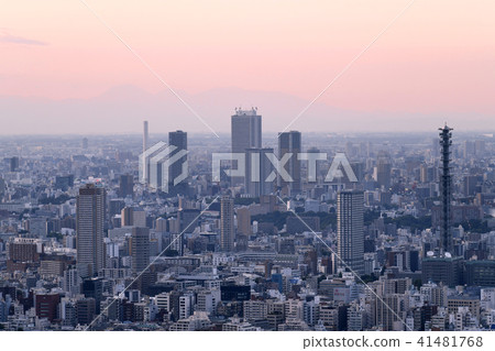 我希望東京的日本城市景觀，池袋二級市中心等。 41481768