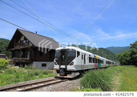 Hakuba mountain foot of the early summer of Ooi line 41482579