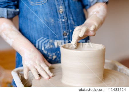 pottery handcraft hobby girl shape clay wheel 41483324