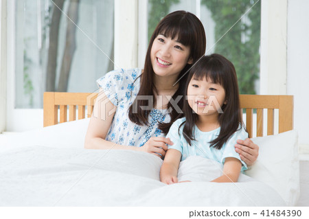 Mother and daughter  41484390