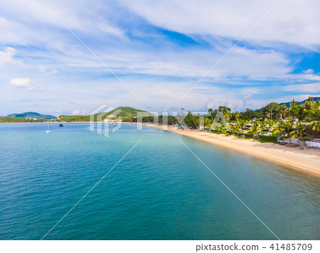Aerial view of beautiful tropical beach and sea with palm and other tree in koh samui island 41485709