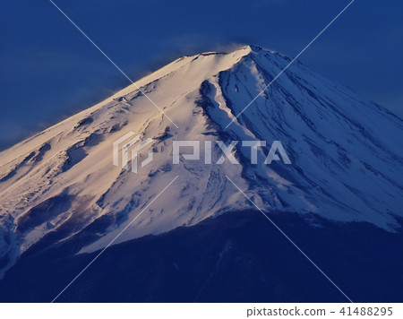Fuji in early spring of Kawaguchiko 41488295