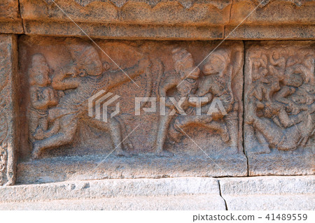 Panel showing Rama killing Bali, Darasuram 41489559