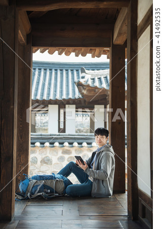年輕人,韓國人,旅行,漢城,南山谷韓屋村 年輕人,韓國人,旅行,漢城,南山谷韓屋村 41492535