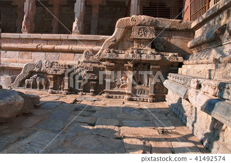 Motifs on balustrades Airavatesvara Temple complex 41492574