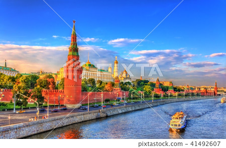 View of Moscow Kremlin and the Moskva River, Russia 41492607
