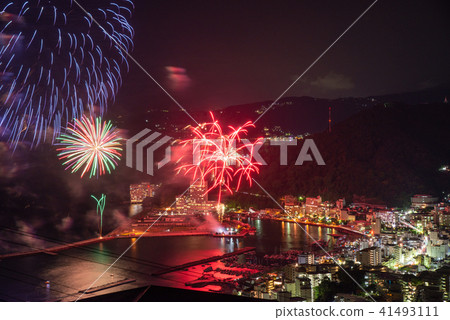 (靜岡縣)熱海的夜景100萬美元和海上煙花 (靜岡縣)熱海的夜景100萬美元和海上煙花 41493111