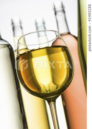 white wine 41493288
