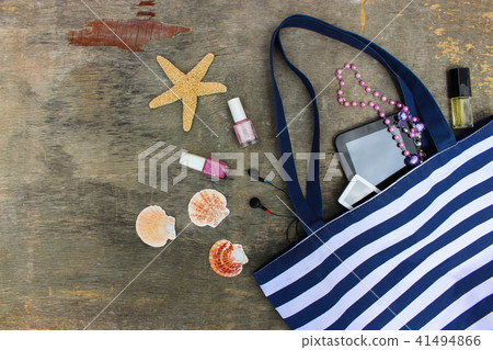 Beach bag, cosmetics and women's accessories   41494866