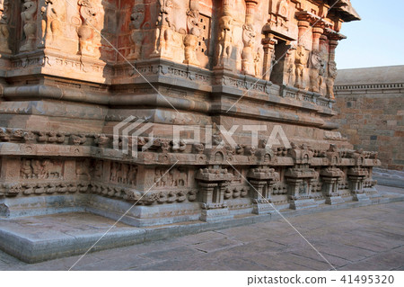 Decorated base and walls, Deivanayaki Amman shrine Decorated base and walls, Deivanayaki Amman shrine 41495320
