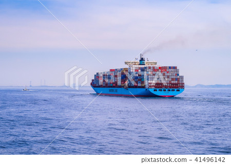 在東京灣的集裝箱船航行 在東京灣的集裝箱船航行 41496142