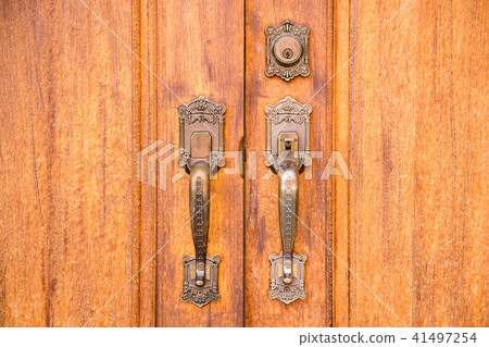 Vintage brass door handle with lock on wooden door Vintage brass door handle with lock on wooden door 41497254