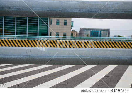 馬路,分隔島,欄杆 41497824