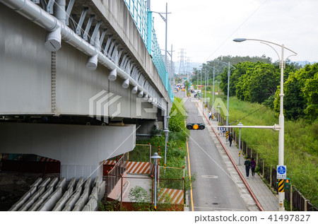 Overpass, sidewalk, street view Overpass, sidewalk, street view 41497827