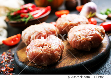 raw cutlets 41498309