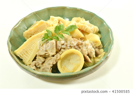 用豬肉炒蘑菇 用豬肉炒蘑菇 41500585