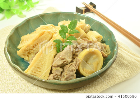 用豬肉炒蘑菇 用豬肉炒蘑菇 41500586
