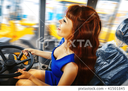 woman in the cargo cabin 41501845