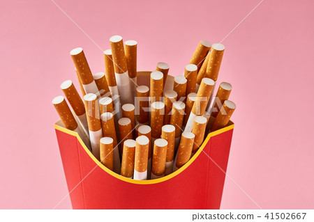 Many cigarettes in red carton 41502667