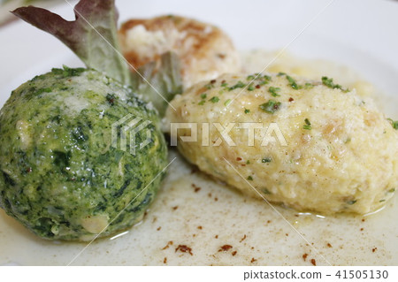 Tyrolean traditional dish, knodel or canederli  41505130