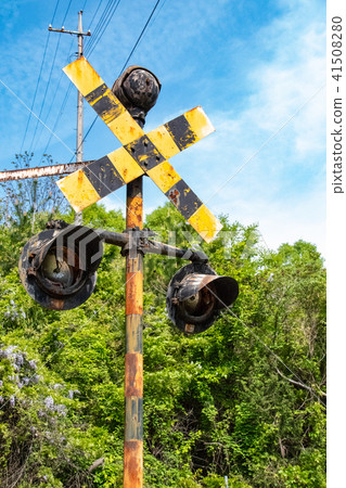 荒蕪的降落 41508280