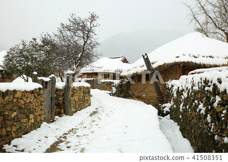 Snow landscape of Nakan-eup castle Snow landscape of Nakan-eup castle 41508351