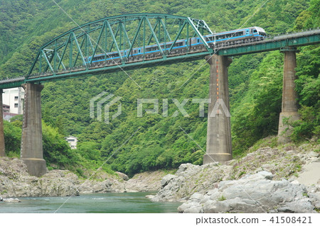TSE crossing Oboke gorge TSE crossing Oboke gorge 41508421