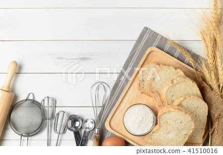 Sliced Whole wheat bread on wood Sliced Whole wheat bread on wood 41510016