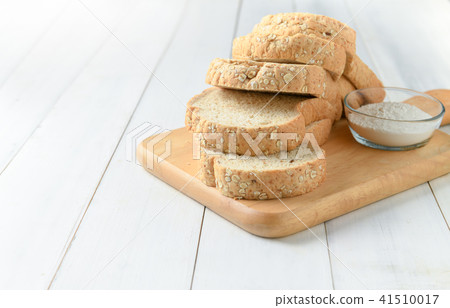 Sliced Whole wheat bread with flour Sliced Whole wheat bread with flour 41510017