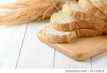 Sliced Whole wheat bread on wood block Sliced Whole wheat bread on wood block 41510018