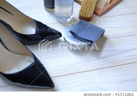 Care of leather shoes 41511862