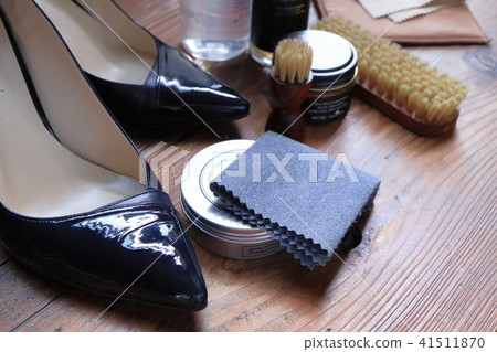 Care of leather shoes 41511870