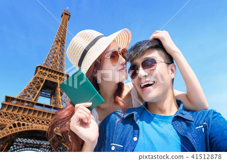 couple travel to paris couple travel to paris 41512878
