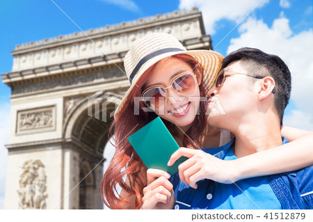couple take passport 41512879