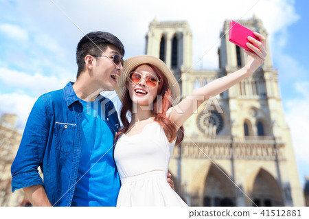 couple travel to Notre Dame couple travel to Notre Dame 41512881