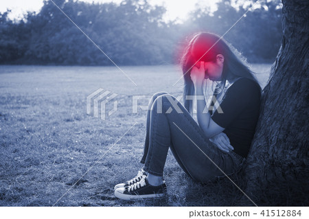 woman feel headache woman feel headache 41512884