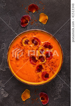 Smoothie or pumpkin/carrot soup with edible petals Smoothie or pumpkin/carrot soup with edible petals 41513348