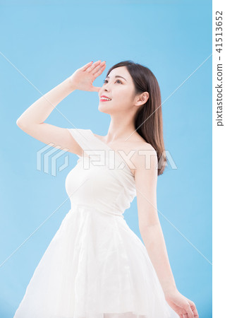 beauty woman look somewhere 41513652