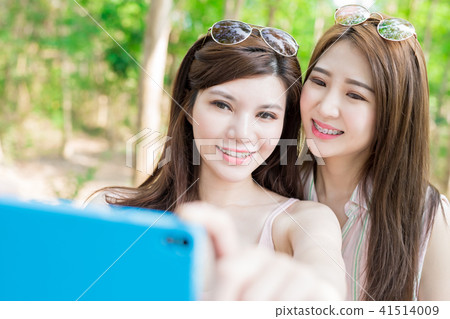 two beauty women selfie happily 41514009