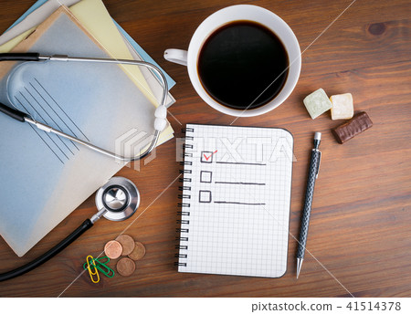 Book with blank checklist on wooden table 41514378