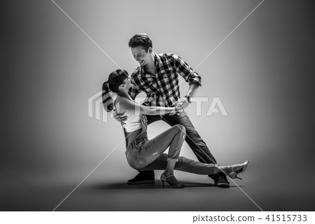 couple dancing social danse 41515733