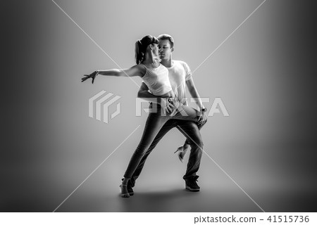 couple dancing social danse 41515736