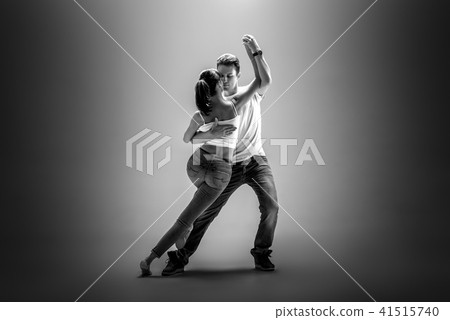 couple dancing social danse 41515740