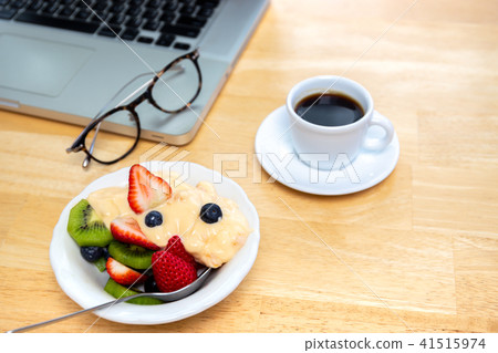 Breakfast bowl of fruits salad with yogurt  41515974
