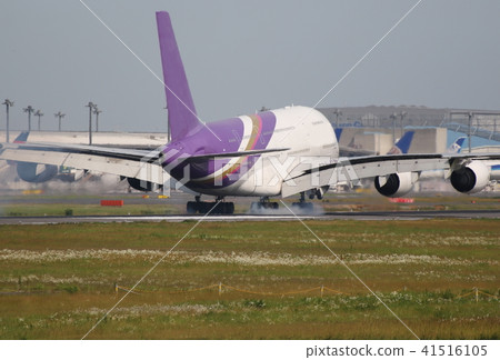 A380降落在成田國際機場 A380降落在成田國際機場 41516105