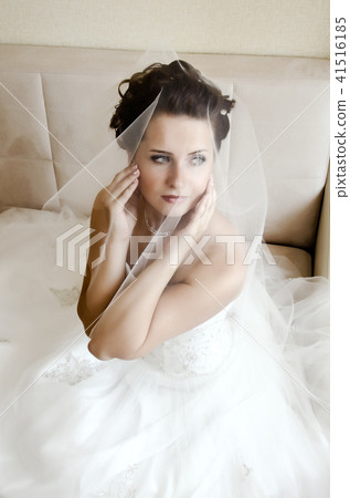 vertical portrait beautifull fiancee 41516185