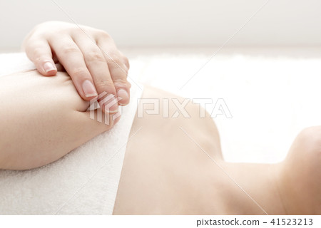 Young women's esthetic image parts cut Young women's esthetic image parts cut 41523213