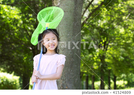 I'm going to catch a crab. 41524809