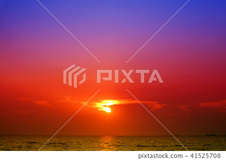 last light of sunset back silhouette cloud evening last light of sunset back silhouette cloud evening 41525708