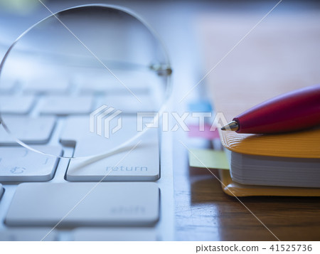 Business image · notebook · PC · glasses · female 41525736